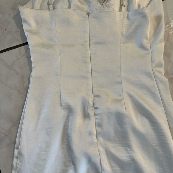 Lioness white satin dress - Picture 7 of 11